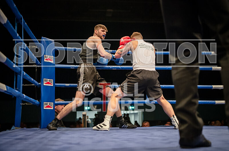 Bout 14_Rob Brehaut v Jake Bowness-34 - Bout 14_Rob Brehaut v Jake Bowness