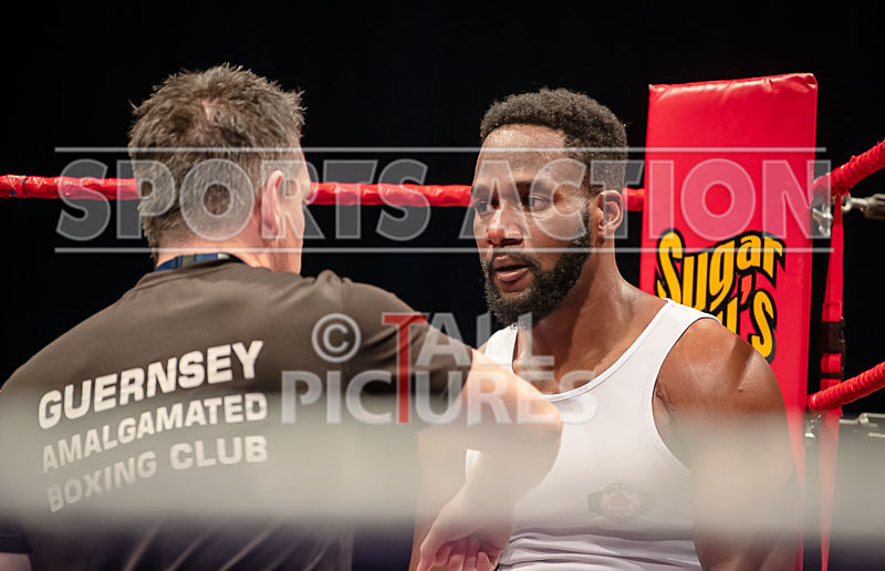 BOUT-13 - Oblie Botchway v Lewis Oakford-23 - BOUT-13 - Oblie Botchway v Lewis Oakford