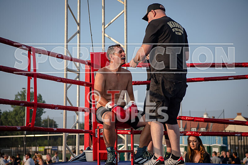 BOUT 11 - Rolo -9 and a Half Digits De Saumarez v Darren -the Executio - BOUT 11 - Rollo '9 and a Half Digits' De Saumarez v Darren 'the Executioner' Etasse