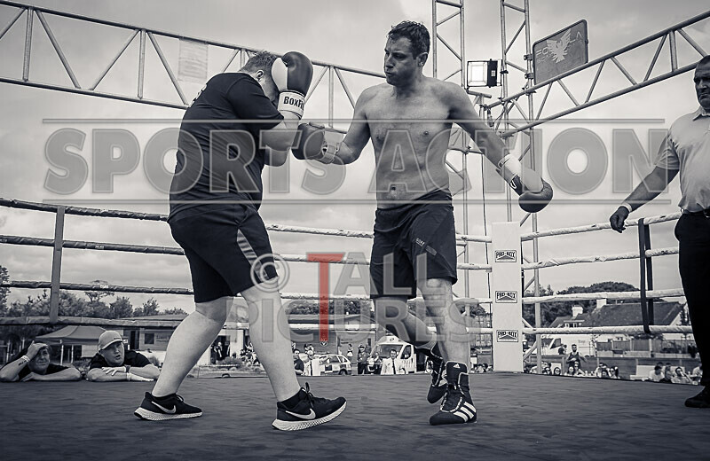 BOUT 4- Rollo 9 and a Half Digits v Tony Foxey Fox-49 - BOUT 4- Rollo '9 and a Half Digits' v Tony 'Foxey' Fox