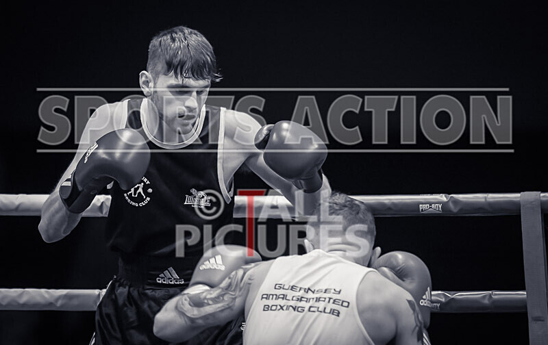 Bout 14_Rob Brehaut v Jake Bowness-27 - Bout 14_Rob Brehaut v Jake Bowness