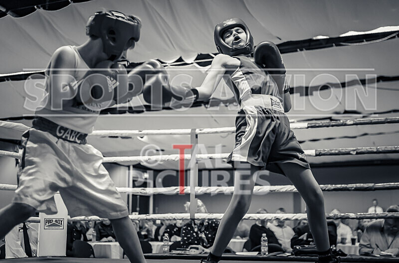 BOUT 1 - Liam Duff v Oliver McKenzie-24 - BOUT 1 - Liam Duff v Oliver McKenzie