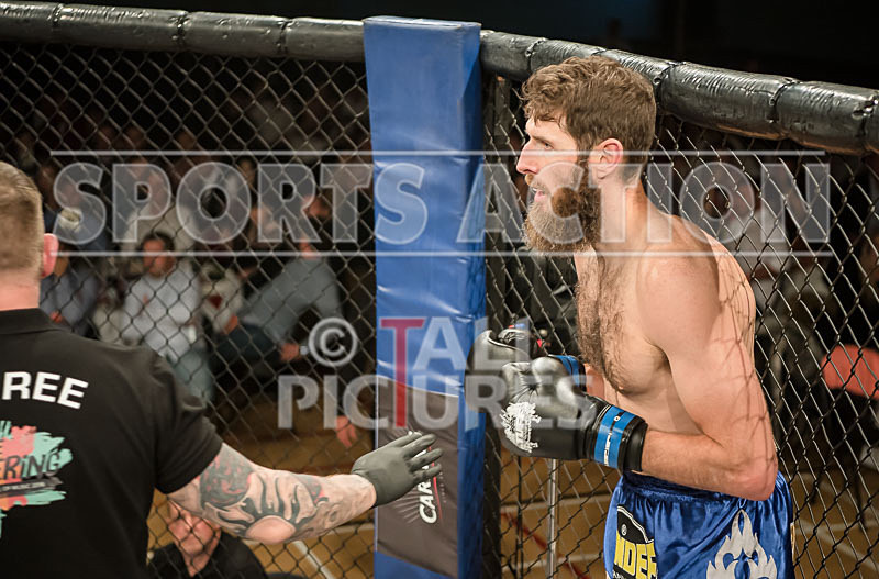 Will Edinburgh v Jacek Pazola-13 - BOUT 4 Will Edinburgh v Jacek Pazola