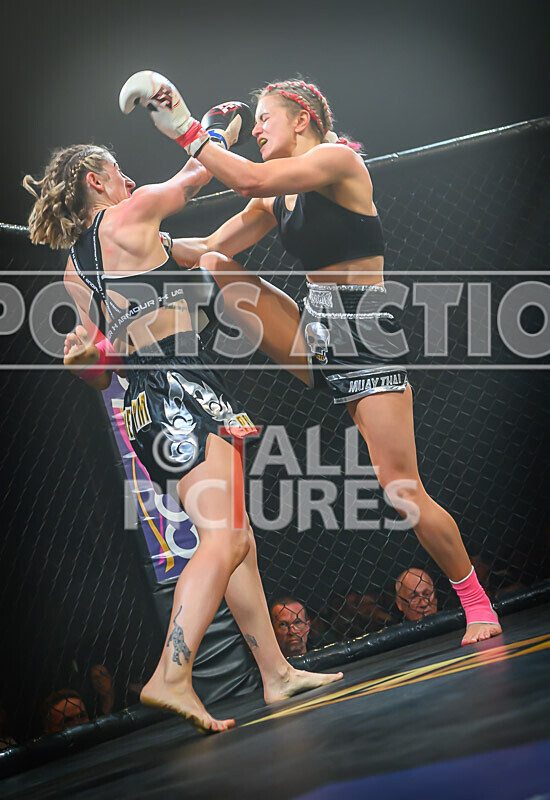 BOUT- 9 - Laura Douglas v Georgia Blumsom-32 - BOUT 9 - Laura Douglas v Georgia Blumsom