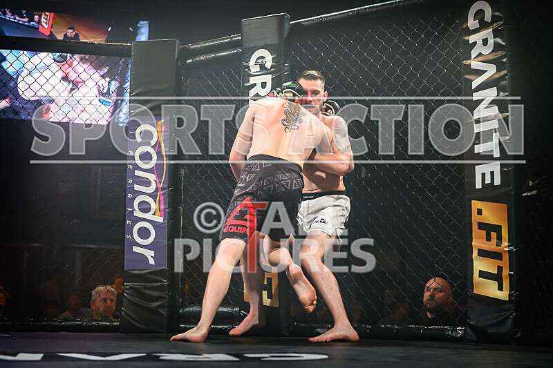 BOUT- 11 - James Jeune v Matt Iwon-55 - BOUT 11 - James Jeune v Matt Iwon