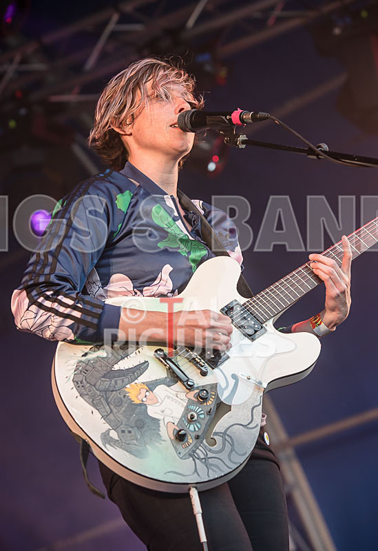 She Drew the Gun-1 - SHE DREW THE GUN