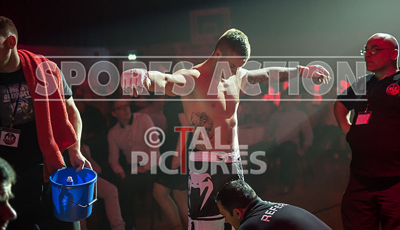 James Mapley v Chris Burton-5 - BOUT 14