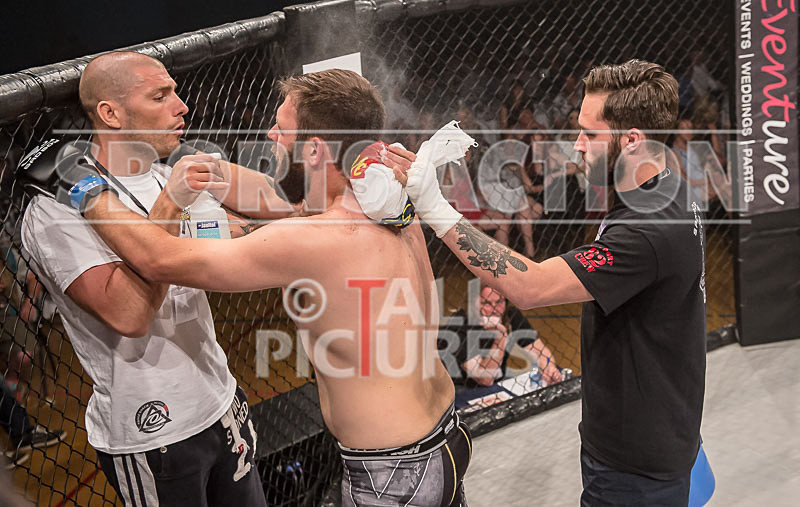 Chris Martin v Luke Riley-22 - BOUT 13