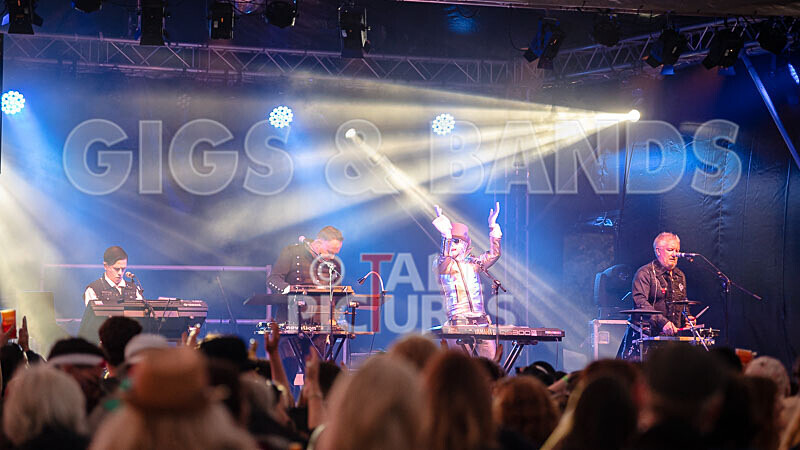 Fade2Grey-417 - FADE2GREY