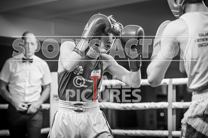 BOUT- 5 - Arnie Watson v Ryan Henry-18 - BOUT 5 - Arnie Watson v Ryan Henry