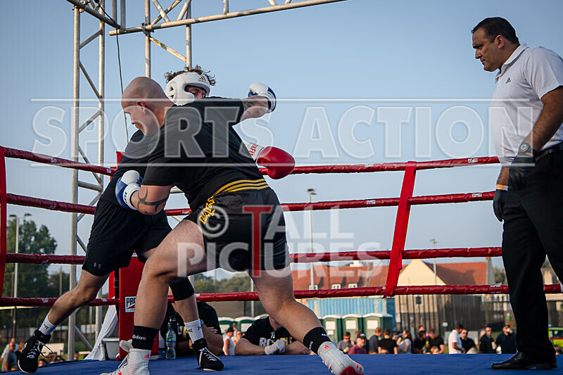 BOUT 12 - Ruairi -the Real Deal- ONeill v Jaques -Sharky- Colley-17 - BOUT 12 - Ruairi 'the Real Deal' O'Neill v Jaques 'Sharky' Colley
