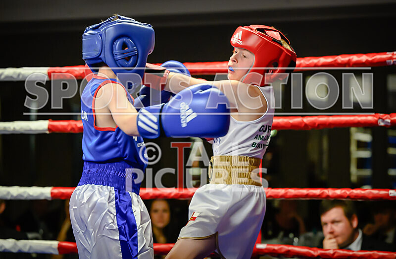 BOUT- 2 - Leon Watson v Callum Cain-29 - BOUT 2 - Leon Watson v Callum Cain