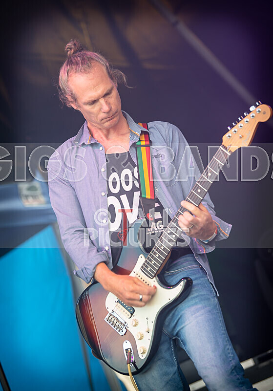 Benny the Moth-135 - BENNY THE MOTH