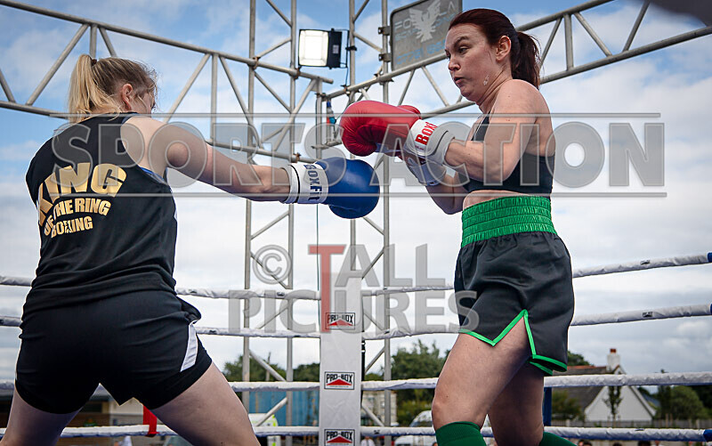 BOUT 9- Lauren Thunder Damage Hallett v Dee the Machine Marsden-31 - BOUT 9- Lauren 'Thunder Damage' Hallett v Dee 'the Machine' Marsden
