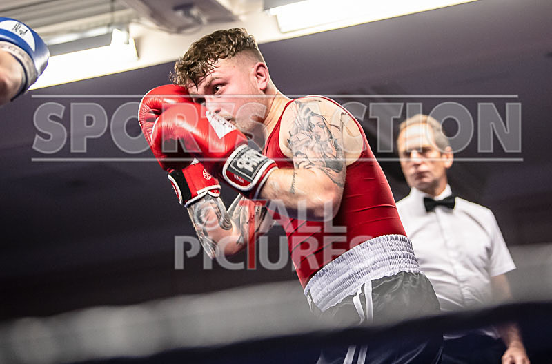 BOUT-5_Rob Brehaut v Ryan Davies-14 - BOUT-5_Rob Brehaut v Ryan Davies