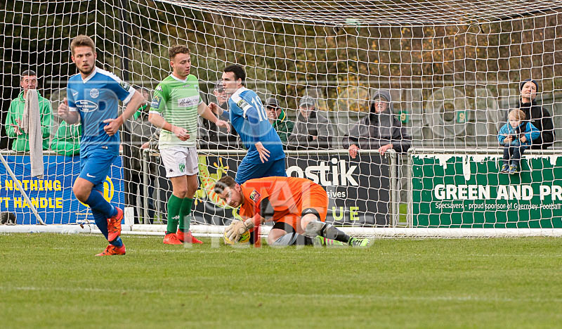 GFC v Shoreham_18-11-2017-48 - GUERNSEY FC v SHOREHAM
