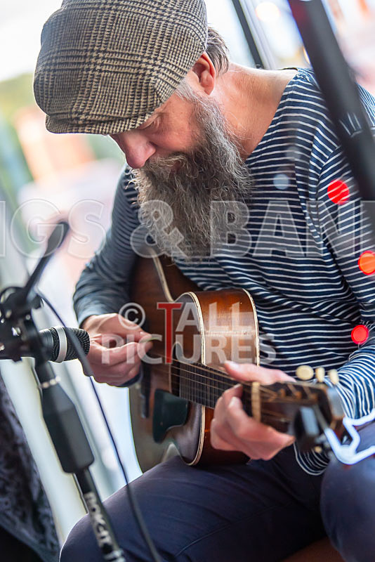 The Crowband-46 - THE ACOUSTIC CAFE