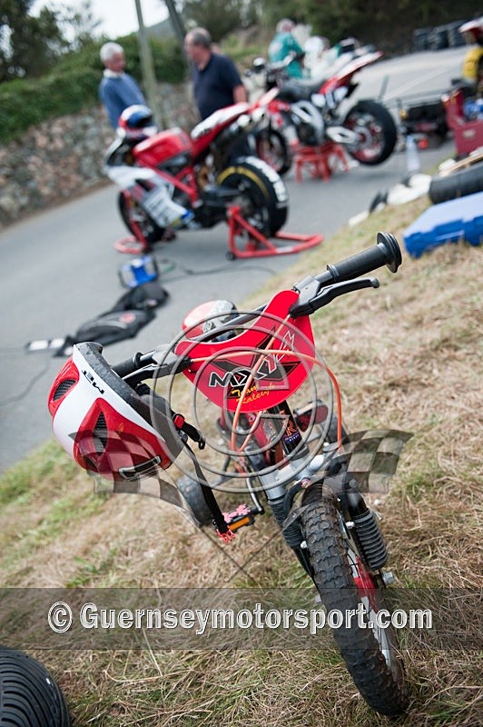 Ald Hill Scene-6 - ALDERNEY HILL CLIMB 2009