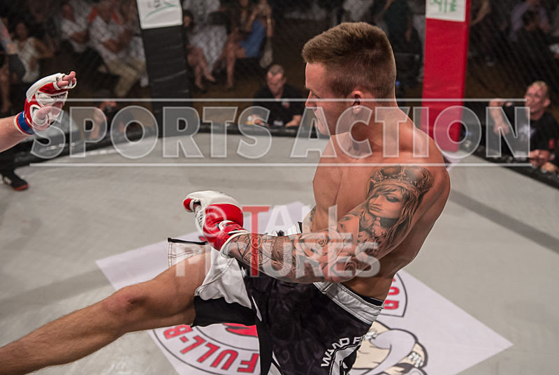 James Mapley v Chris Burton-18 - BOUT 14