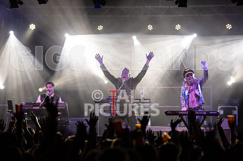 Fade2Grey-412 - FADE2GREY