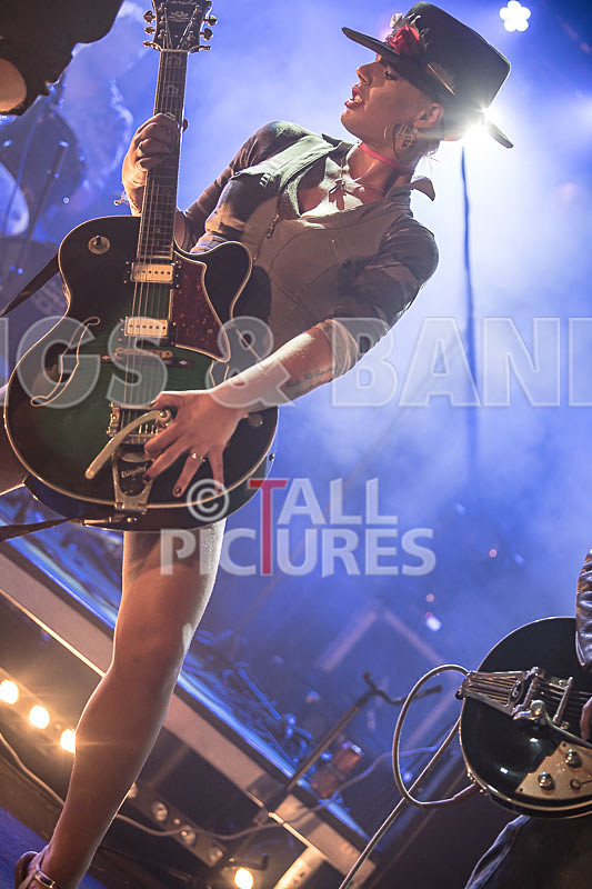 Johnny Cage and the Voodoo Groove-38 - JOHNNY CAGE AND THE VOODOO GROOVE