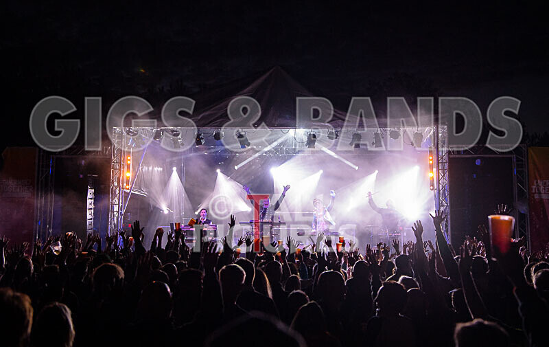 Fade2Grey-454 - FADE2GREY