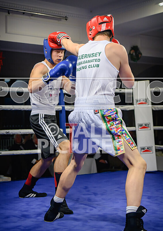 BOUT- 5_Ethan Le Moignan v Adrian Salmonowicz-4 - BOUT 5_Ethan Le Moignan v Adrian Salmonowicz