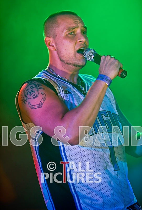 Asylum Seekas-6 - ASYLUM SEEKAS AT IVY CASTLE