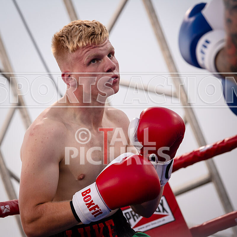 BOUT 17 - Luke Robert v Casey De La Mare-24 - BOUT 17 - Luke Robert v Casey De La Mare