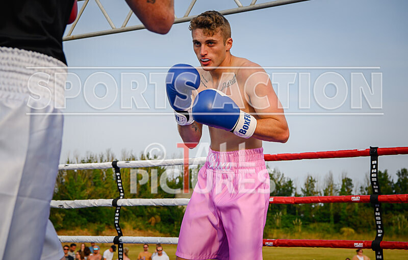 BOUT 11 - Raging Bull Jay Rive v Reece the Bomber Blondel-37 - BOUT 11 - 'Raging Bull' Jay Rive v Reece 'the Bomber' Blondel