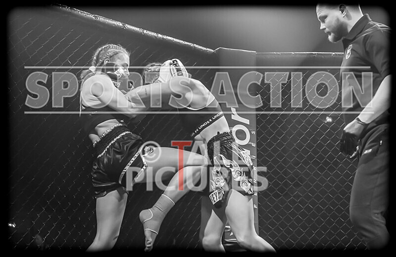 BOUT- 9 - Laura Douglas v Georgia Blumsom-16 - BOUT 9 - Laura Douglas v Georgia Blumsom