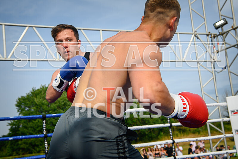 BOUT 4 - Sam Kamikazae Kissack v Charlie White-9 - BOUT 4 - Sam 'Kamikazae' Kissack v Charlie White