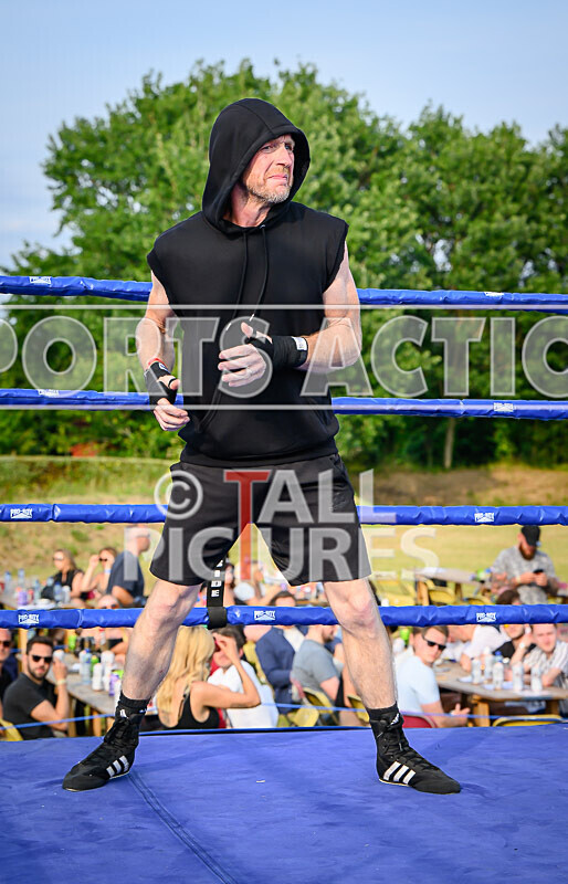 BOUT 8 - Mark Butterwork v Marvelous Modris Kononovs-3 - BOUT 8 - Mark Butterwork v 'Marvelous' Modris Kononovs