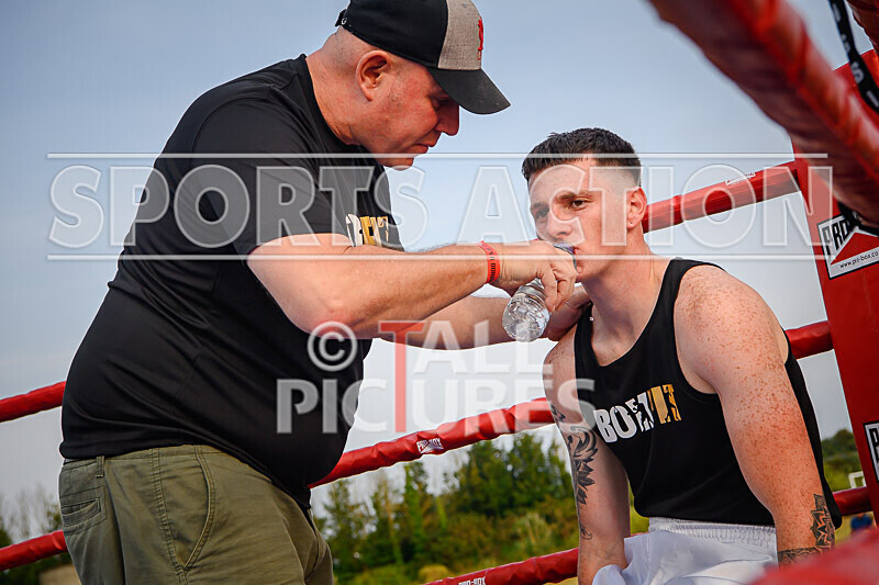 BOUT 11 - Raging Bull Jay Rive v Reece the Bomber Blondel-43 - BOUT 11 - 'Raging Bull' Jay Rive v Reece 'the Bomber' Blondel