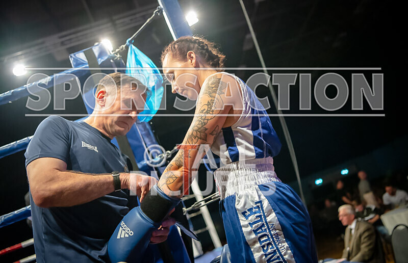 BOUT 6- Emma Martin v Stephanie Adlington-3 - BOUT 6: Emma Martin v Stephanie Adlington