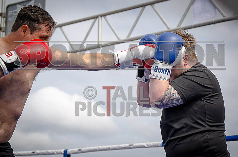 BOUT 4- Rollo 9 and a Half Digits v Tony Foxey Fox-19 - BOUT 4- Rollo '9 and a Half Digits' v Tony 'Foxey' Fox