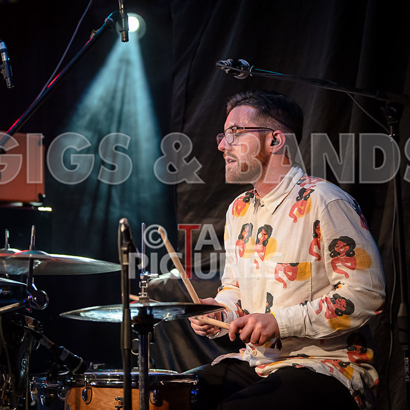 The Robert J Hunter Band-307 - THE ROBERT J HUNTER BAND