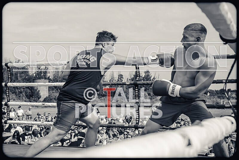 BOUT 4 - Sam Kamikazae Kissack v Charlie White-26 - BOUT 4 - Sam 'Kamikazae' Kissack v Charlie White