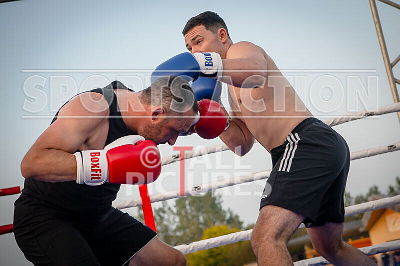 BOUT 15 - Alec -the Bomber- Bailey v Owen Poynder-18 - BOUT 15 - Alec 'the Bomber' Bailey v Owen Poynder
