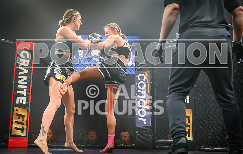 BOUT- 9 - Laura Douglas v Georgia Blumsom-36 - BOUT 9 - Laura Douglas v Georgia Blumsom