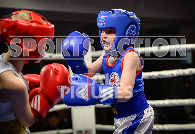 BOUT- 2 - Leon Watson v Callum Cain-5 - BOUT 2 - Leon Watson v Callum Cain