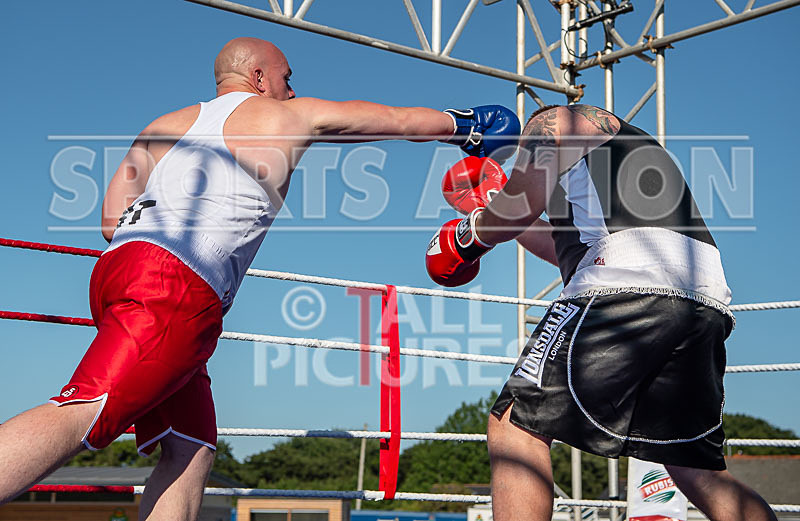 BOUT-1- Matthew The Scooby Alderton v Ian Blind Date Champion-24 - BOUT-1 Matthew 'The Scooby' Alderton v Ian 'Blind Date' Champion