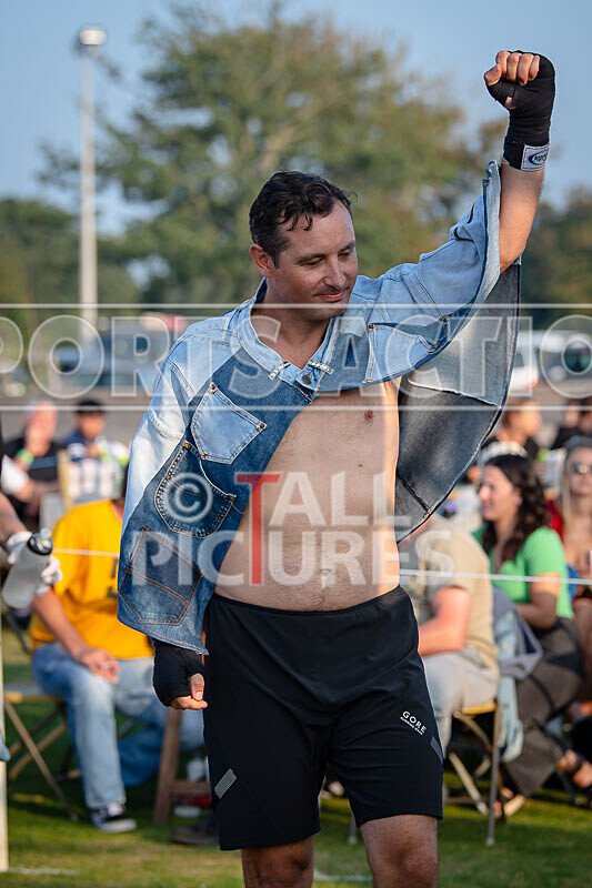 BOUT 11 - Rolo -9 and a Half Digits De Saumarez v Darren -the Executio - BOUT 11 - Rollo '9 and a Half Digits' De Saumarez v Darren 'the Executioner' Etasse