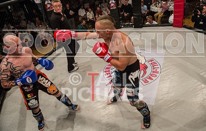 Cage Fighting_2012_Bout 10-37 - BOUT-10