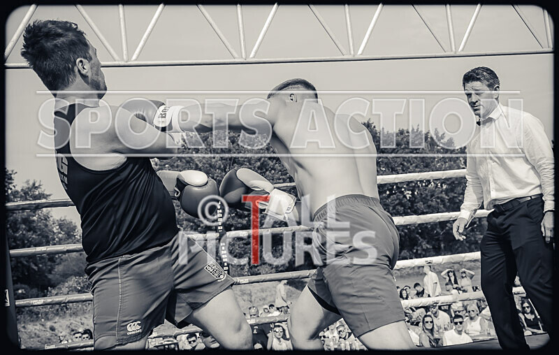 BOUT 4 - Sam Kamikazae Kissack v Charlie White-39 - BOUT 4 - Sam 'Kamikazae' Kissack v Charlie White