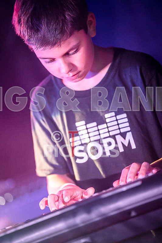 The Goo Fighters-12 - THE GOO FIGHTERS