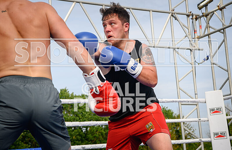 BOUT 4 - Sam Kamikazae Kissack v Charlie White-29 - BOUT 4 - Sam 'Kamikazae' Kissack v Charlie White