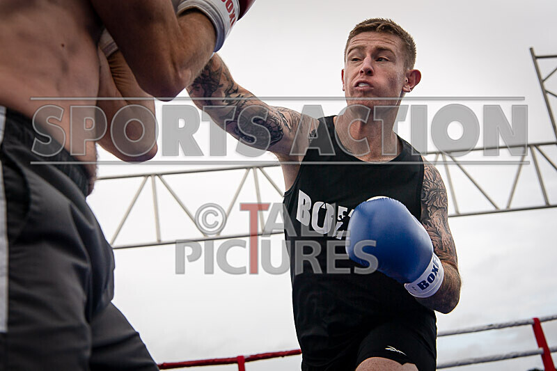 BOUT 11- Roland the Doc Archer v Chris the Trigger ONeil-8 - BOUT 11- Roland 'the Doc' Archer v Chris 'the Trigger' O'Neil