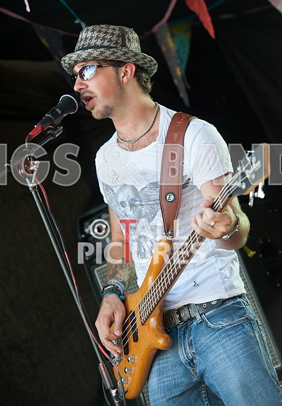 Hippie Picnic-4 - HIPPIE PICNIC