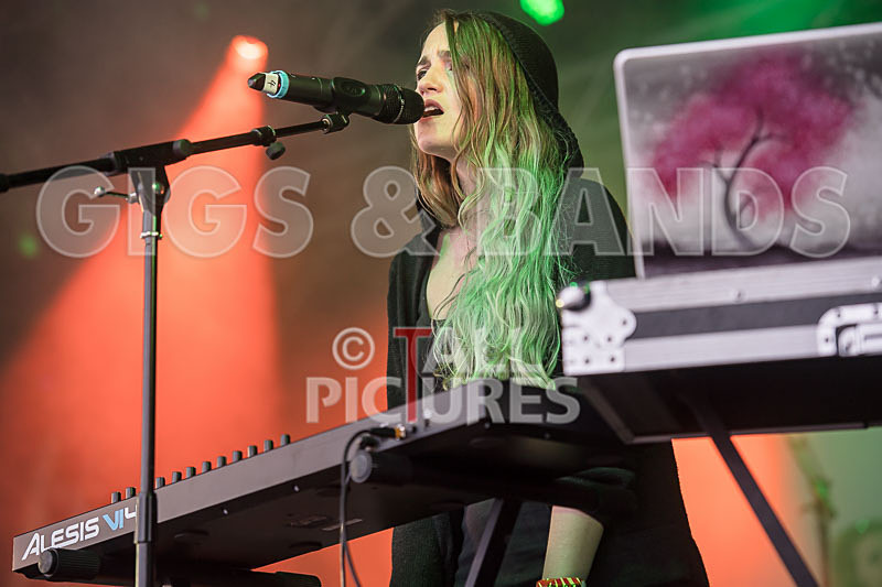 She Drew the Gun-13 - SHE DREW THE GUN